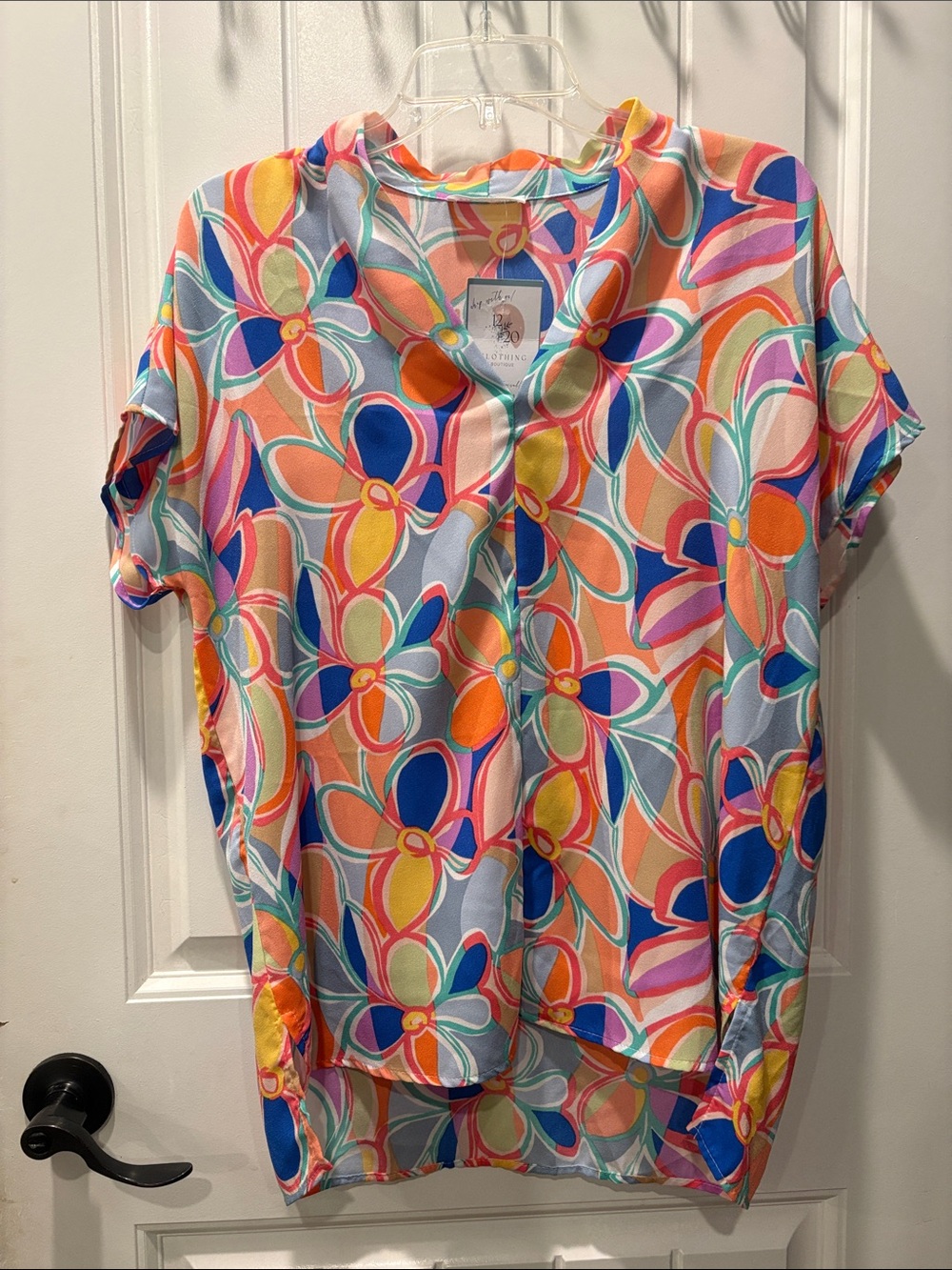 Boutique Bright Floral Multicolor Women's small short sleeve Blouse NWT